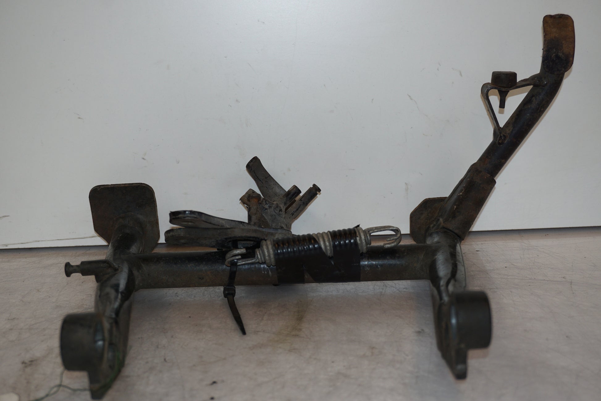 Extrabild2 på Centralstöd från en BMW R 1150 RT -2003 motorcykel.