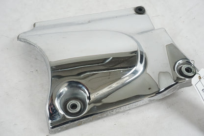 Framsidan på Motorkåpa från en Suzuki VL 800 -2004 motorcykel.