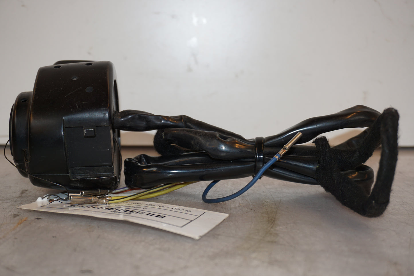 Vänster sida på Styrelreglage från en H-D Dyna Low Rider FXDL -2004 motorcykel.