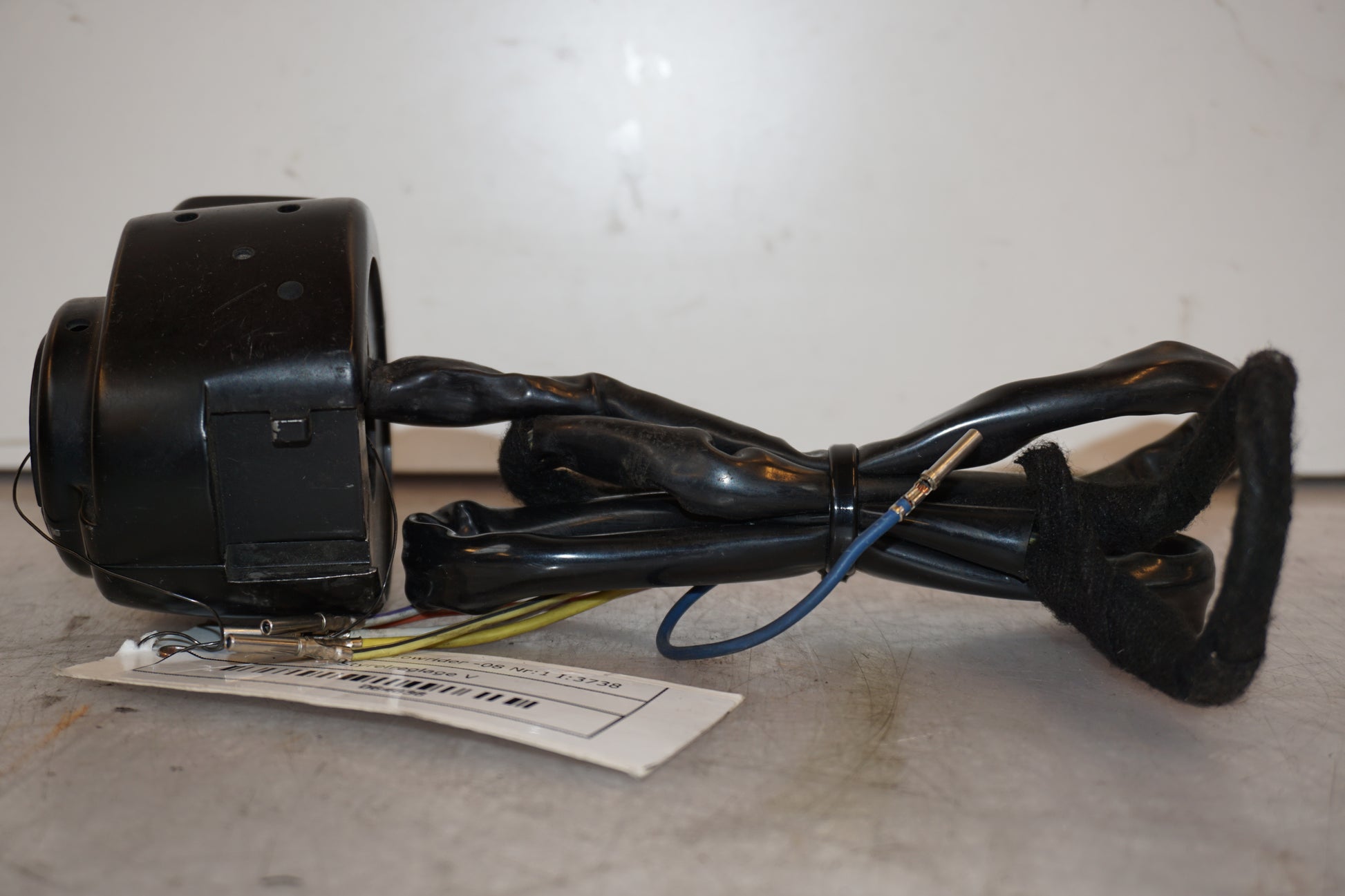 Vänster sida på Styrelreglage från en H-D Dyna Low Rider FXDL -2004 motorcykel.