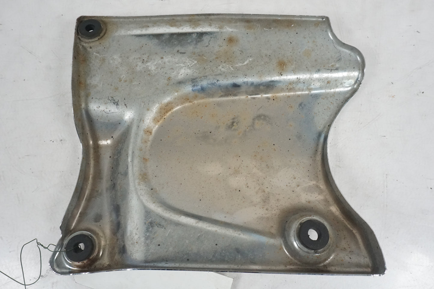 Vänster sida på Motorkåpa från en Suzuki VL 800 -2004 motorcykel.