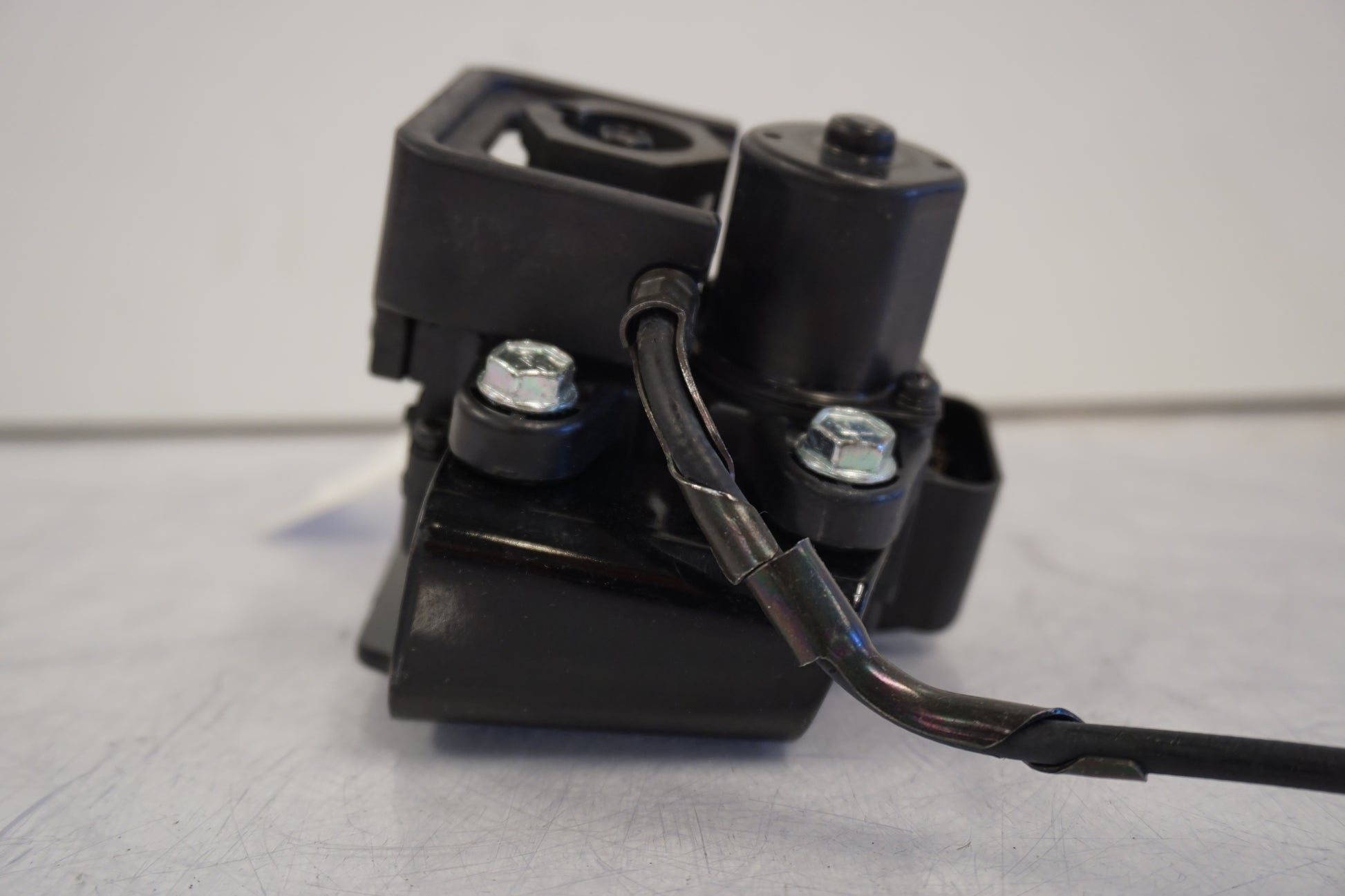 Vänster sida på Avgasspjällmotor från en H-D Harley diverse -2007 motorcykel.