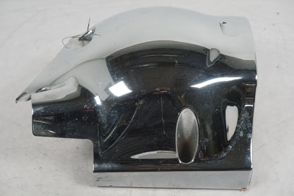 Snett uppifrån på Motorkåpa från en Suzuki VL 1500 -1998 motorcykel.