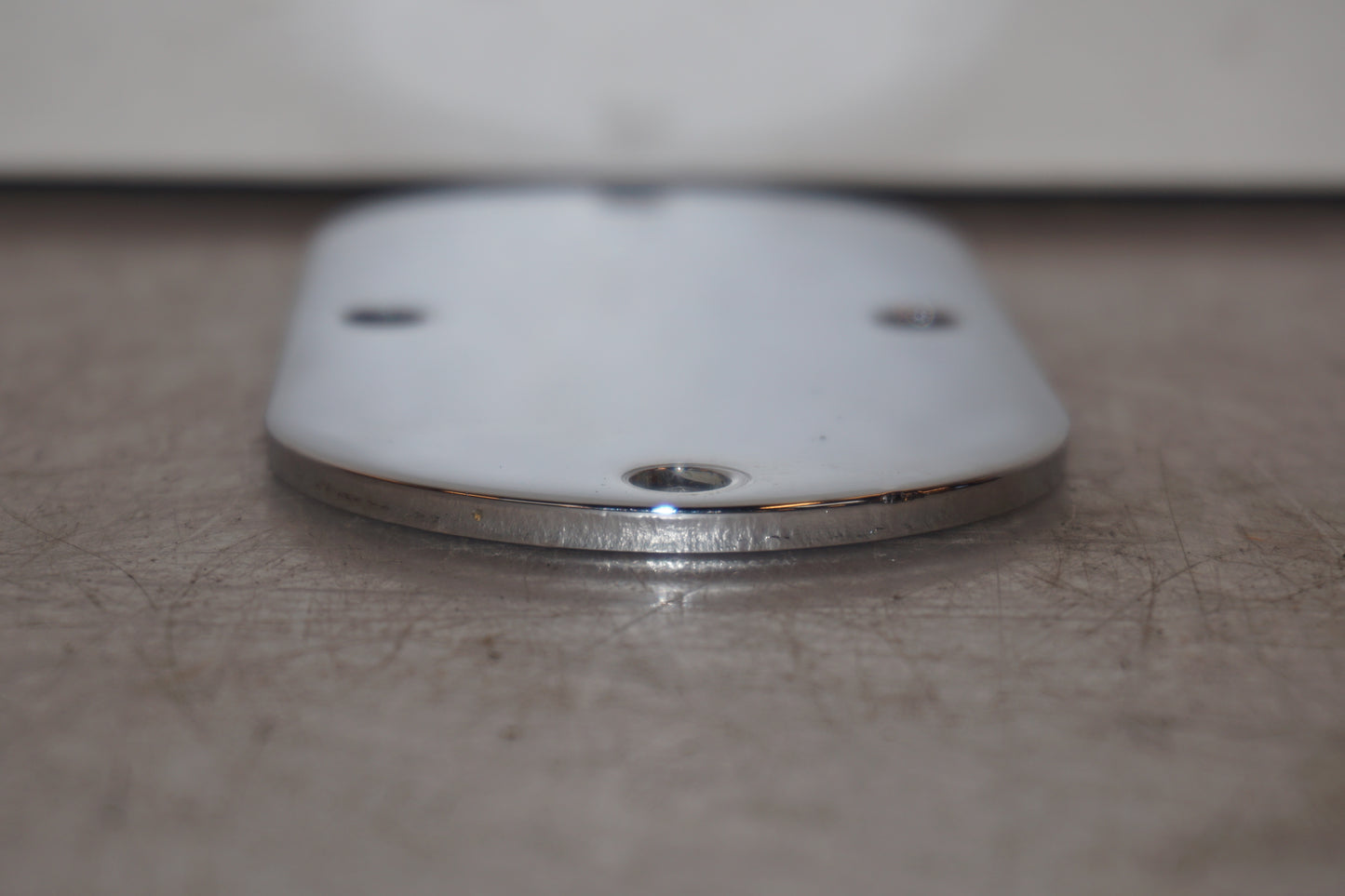 Höger sida på Kromplatta från en H-D FAT BOB fxfb -2011 motorcykel.