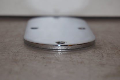 Höger sida på Kromplatta från en H-D FAT BOB fxfb -2011 motorcykel.