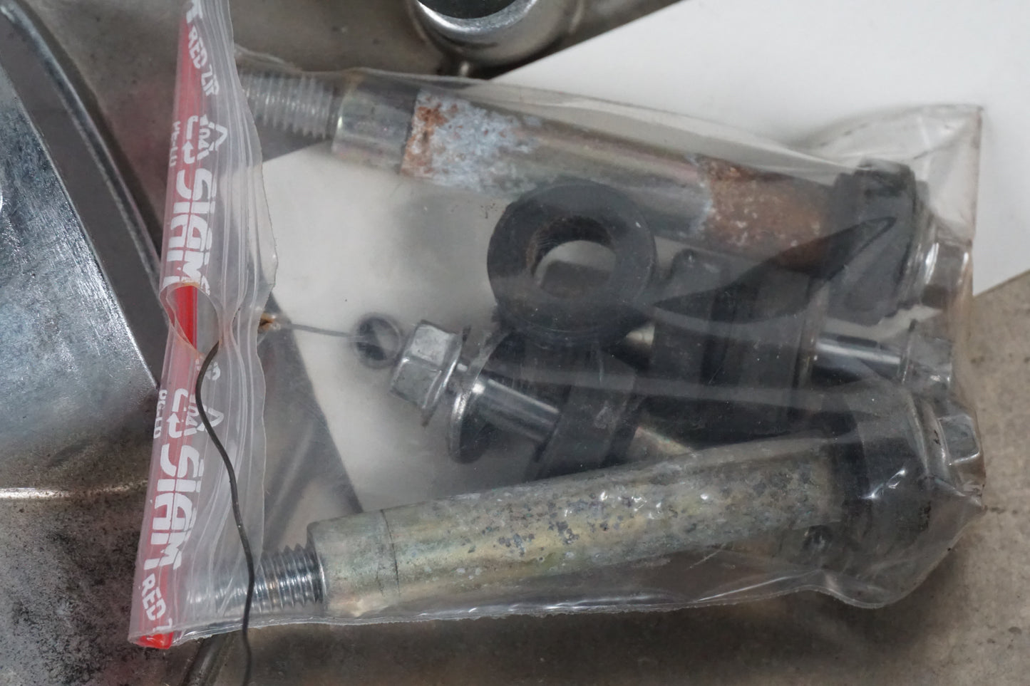 Extrabild1 på Motorkåpa från en Suzuki VL 1500 -1998 motorcykel.