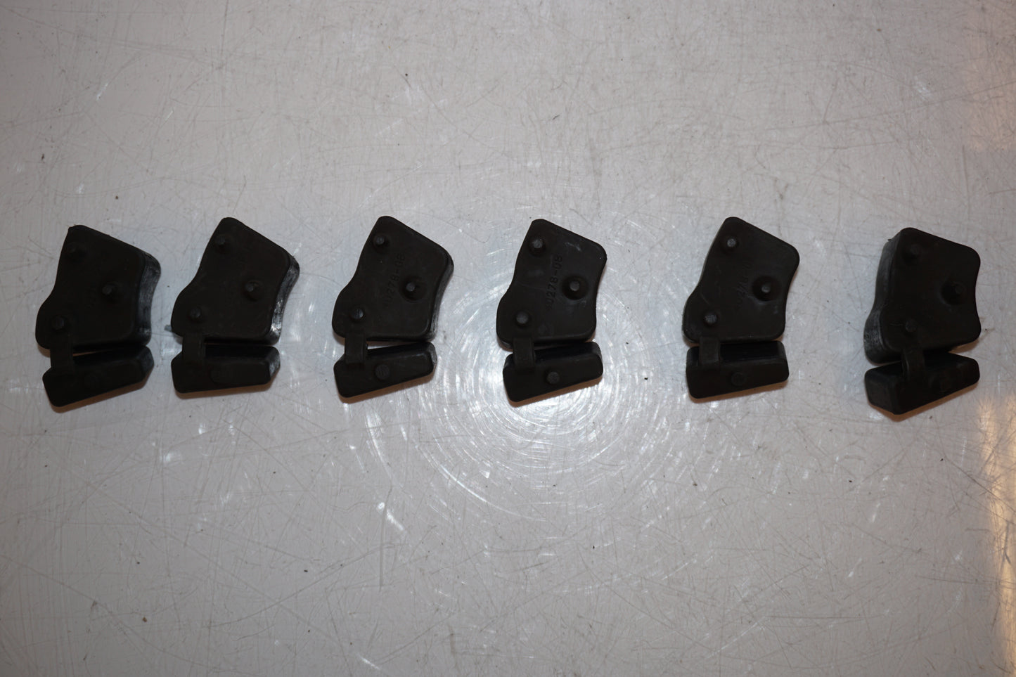 Framsidan på Ryckutjämnare från en H-D Touring Road King Classic FLHRCI -2008 motorcykel.