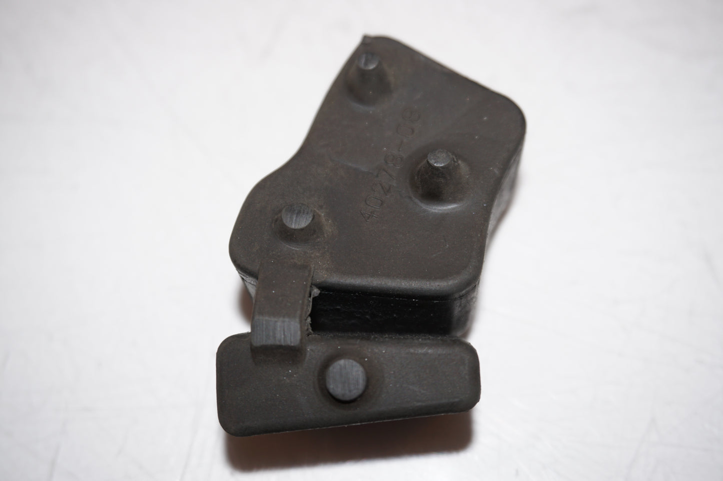 Baksidan på Ryckutjämnare från en H-D Touring Road King Classic FLHRCI -2008 motorcykel.