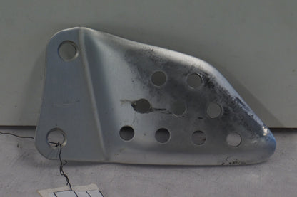 Framsidan på Fotpinnehälskydd från en Buell XB 12 -2006 motorcykel.