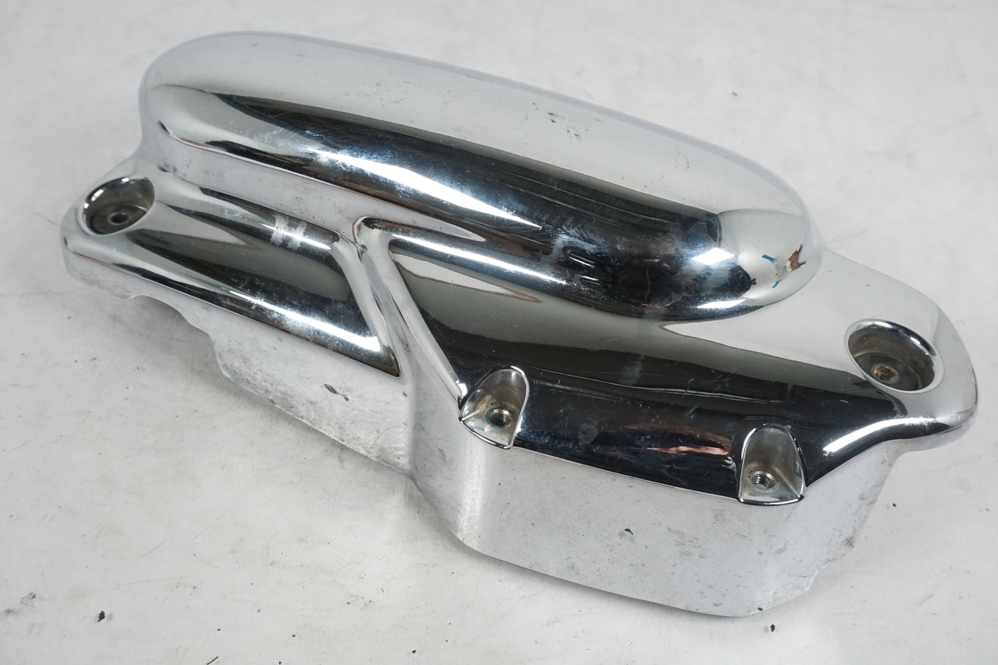 Vänster sida på Motorkåpa från en Yamaha XVS 1100 -2000 motorcykel.