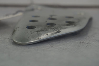 Höger sida på Fotpinnehälskydd från en Buell XB 12 -2006 motorcykel.