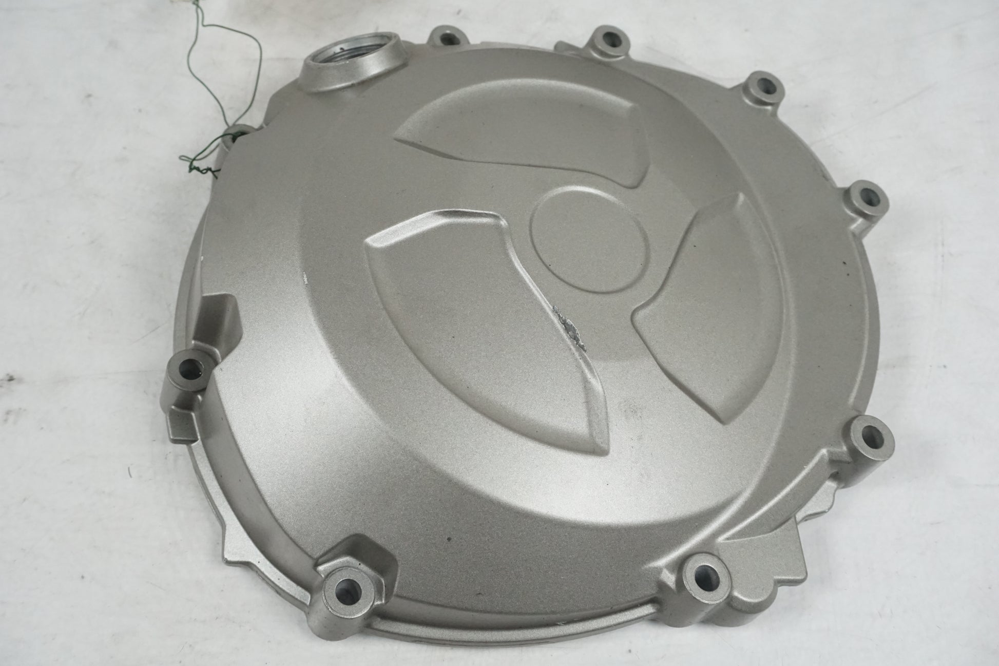 Baksidan på Kopplingskåpa från en BMW S 1000 RR -2012 motorcykel.