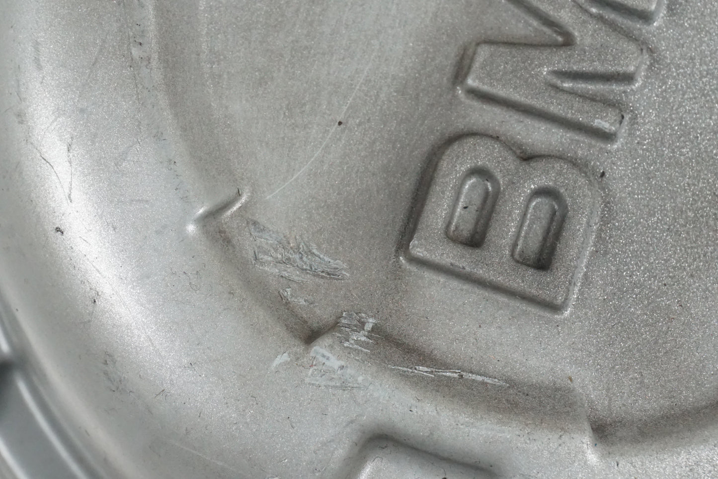 Vänster sida på Generatorkåpa från en BMW F 650 GS -2010 motorcykel.