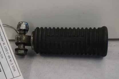 Baksidan på Fotpinne från en H-D Sportster 1200 XL1200C -1999 motorcykel.