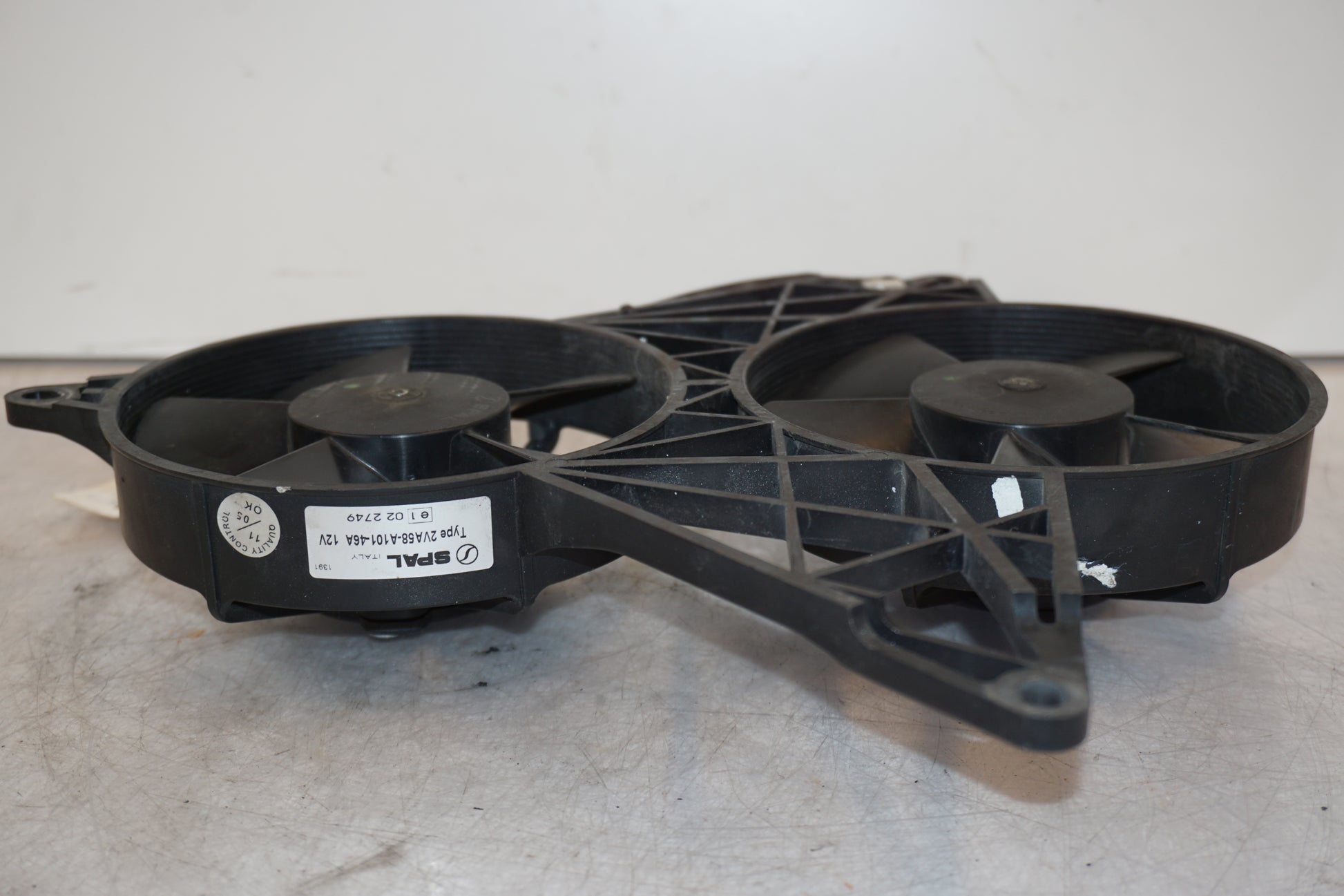 Vänster sida på Vattenkylfläkt från en H-D V-Rod 1130 -2006 motorcykel.