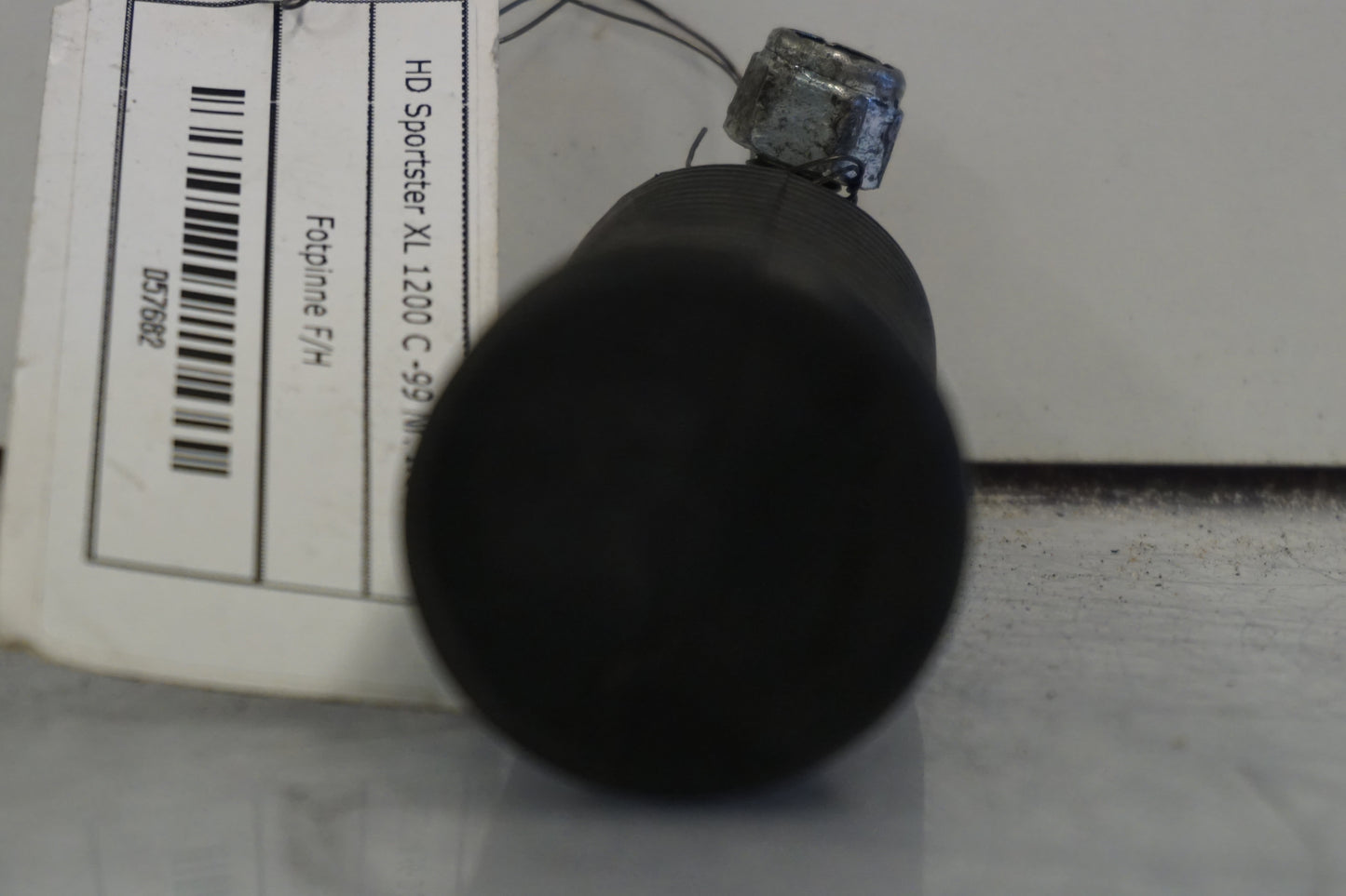 Höger sida på Fotpinne från en H-D Sportster 1200 XL1200C -1999 motorcykel.