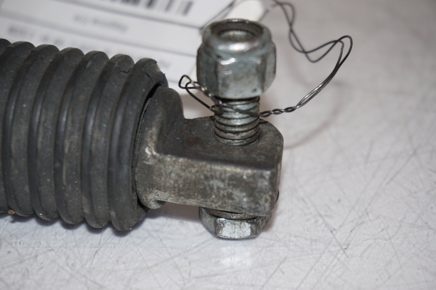 Vänster sida på Fotpinne från en H-D Sportster 1200 XL1200C -1999 motorcykel.