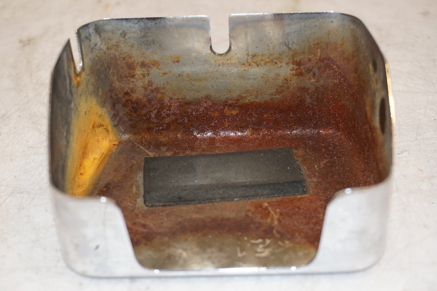 Snett nerifrån på Dekorkåpa från en H-D Softail Heritage Classic FLSTC/I -1995 motorcykel.