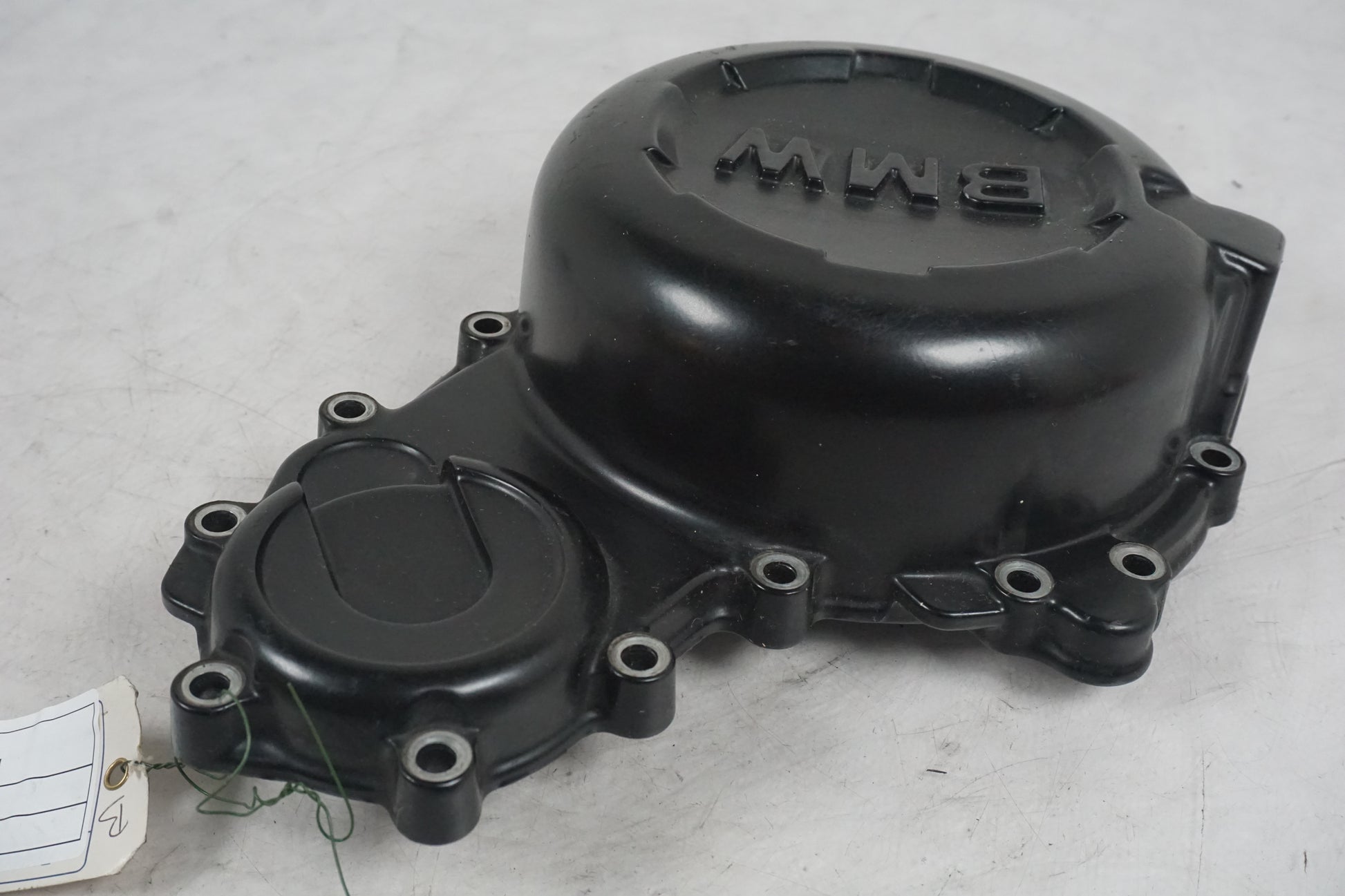 Vänster sida på Generatorkåpa från en BMW F 800 R -2008 motorcykel.