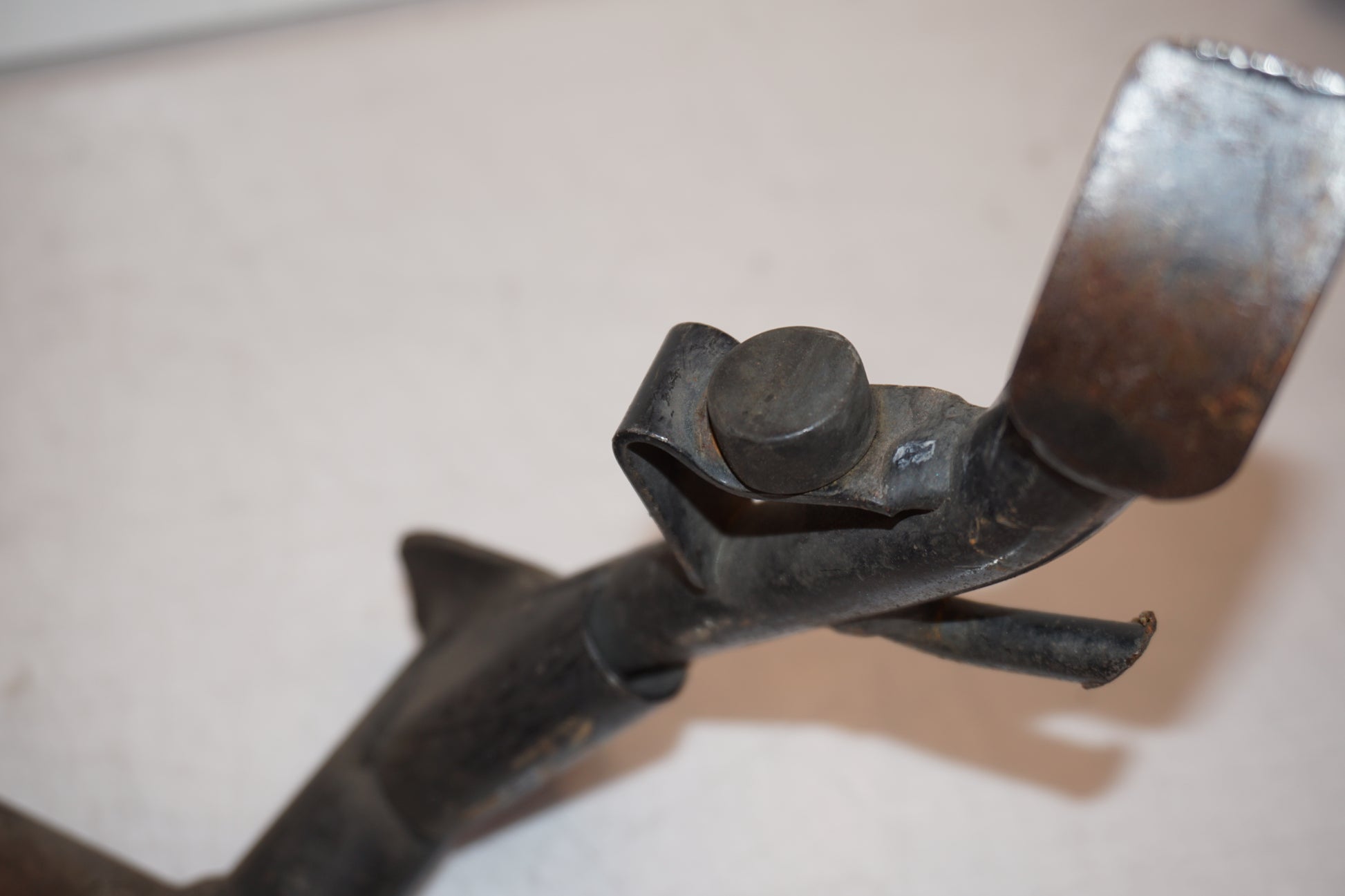 Vänster sida på Centralstöd från en BMW K 1600 -2018 motorcykel.