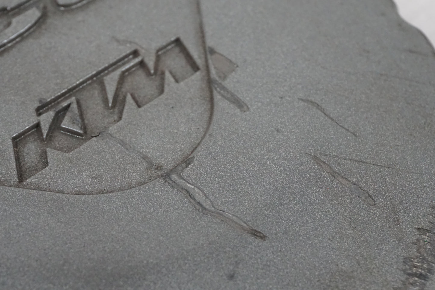 Höger sida på Generatorkåpa från en KTM 990 SMT -2012 motorcykel.