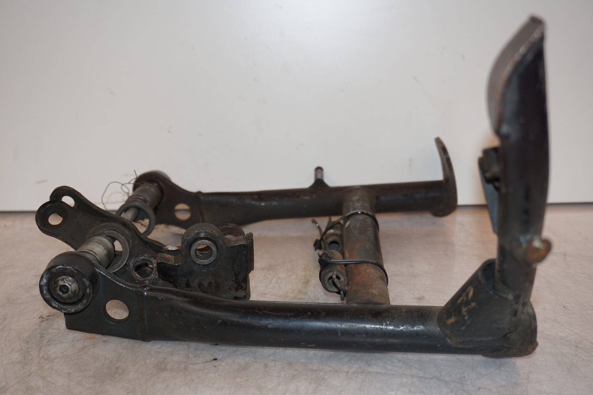 Snett uppifrån på Centralstöd från en BMW K 1600 -2018 motorcykel.