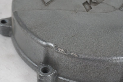 Snett uppifrån på Generatorkåpa från en KTM 990 SMT -2012 motorcykel.