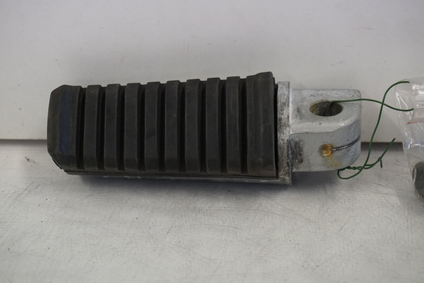 Framsidan på Fotpinne från en Kawasaki VN 750 -1994 motorcykel.