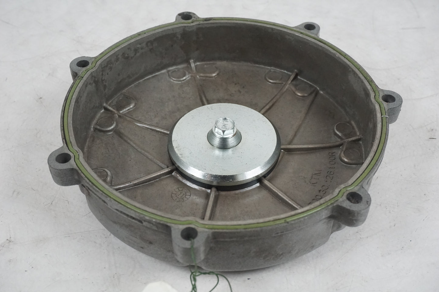 Extrabild1 på Generatorkåpa från en KTM 990 SMT -2012 motorcykel.