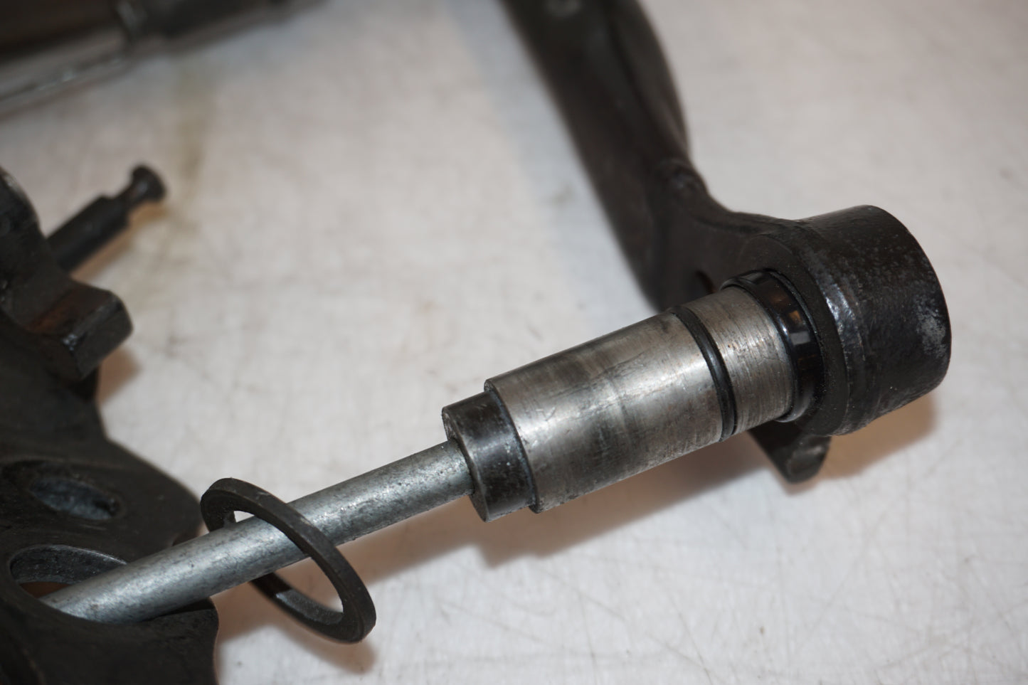 Extrabild3 på Centralstöd från en BMW K 1600 -2018 motorcykel.