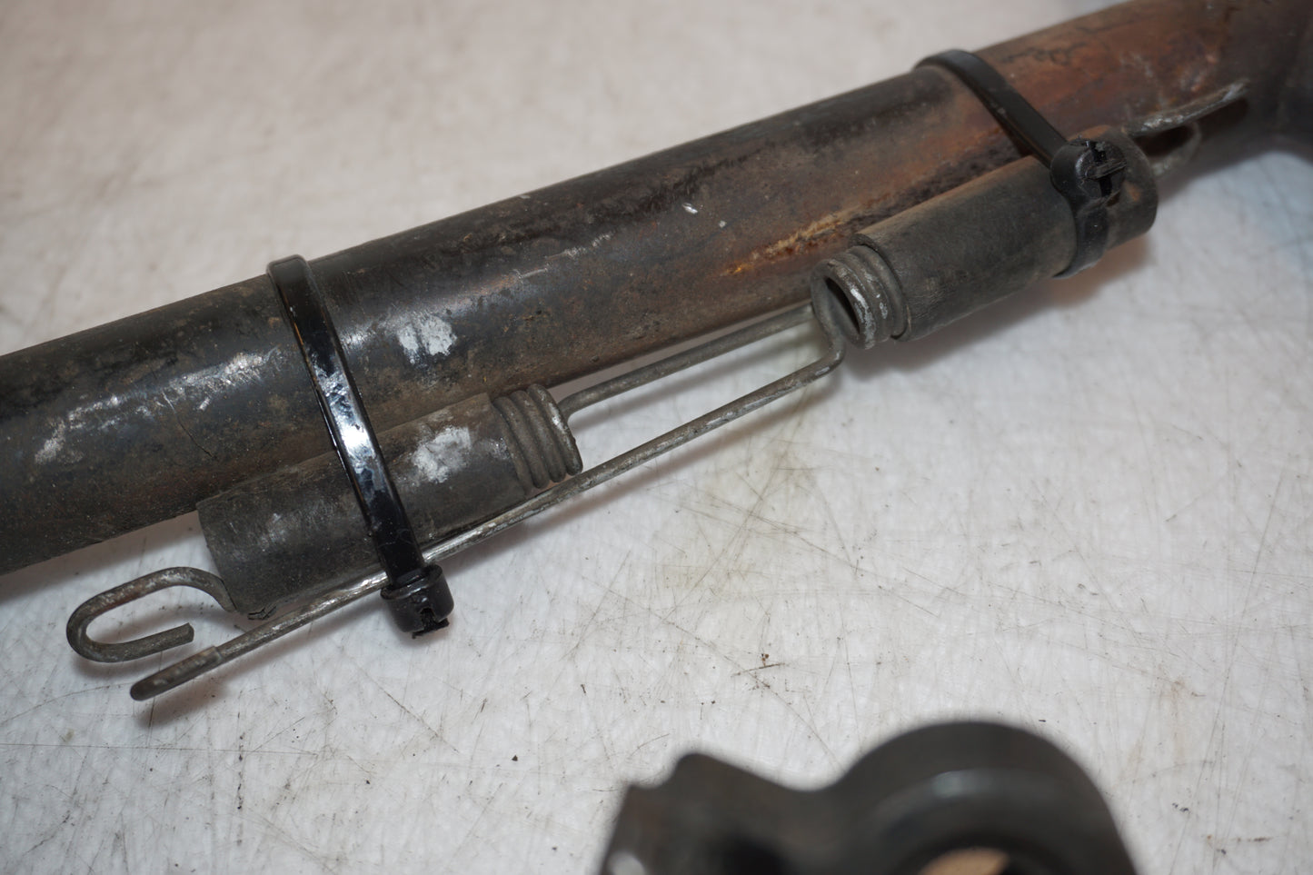 Extrabild5 på Centralstöd från en BMW K 1600 -2018 motorcykel.