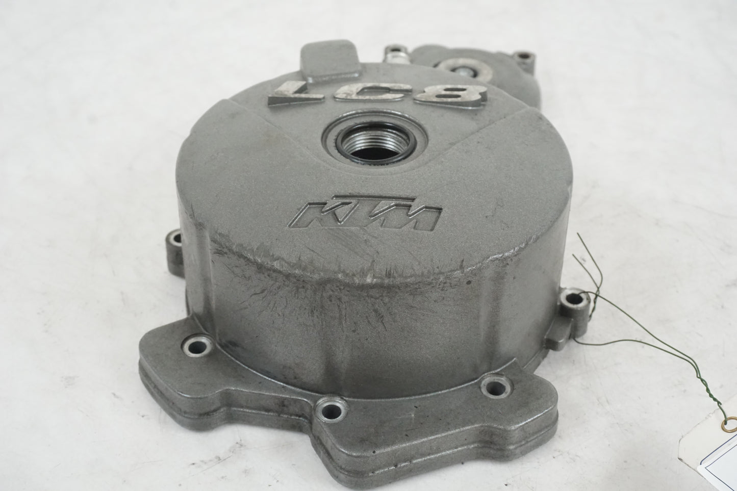 Baksidan på Motorkåpa från en KTM 990 Super Duke -2005 motorcykel.