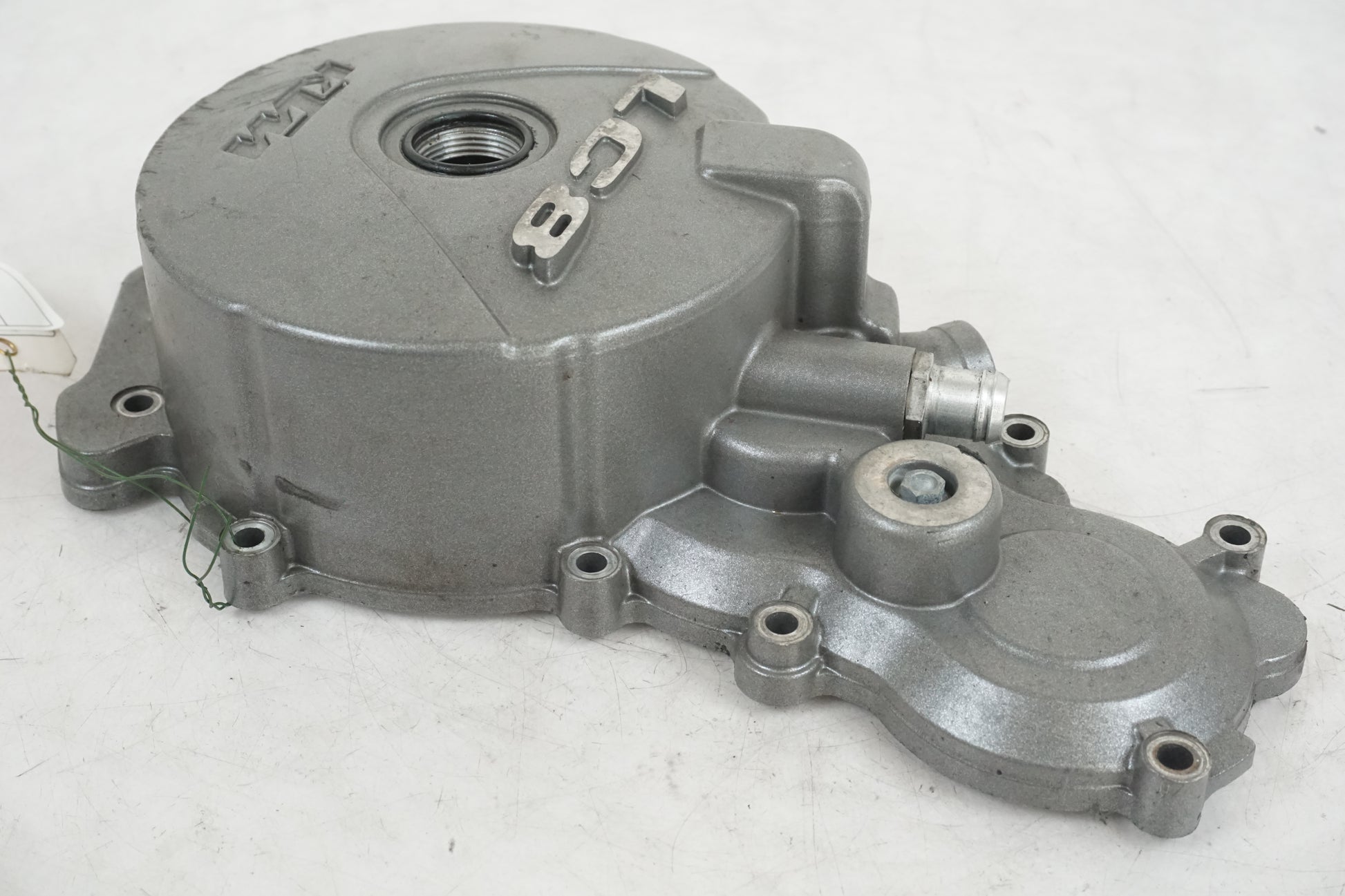 Snett uppifrån på Motorkåpa från en KTM 990 Super Duke -2005 motorcykel.