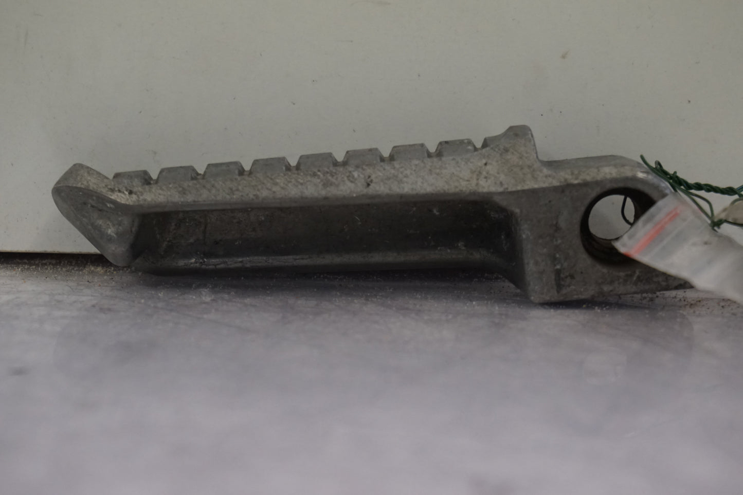 Baksidan på Fotpinne från en Kawasaki ZXR 750 -1993 motorcykel.