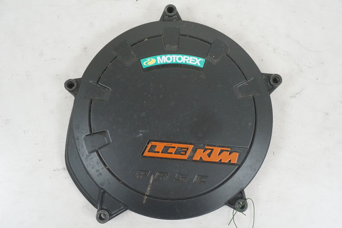 Framsidan på Generatorkåpa från en KTM 1190 Adventure -2013 motorcykel.