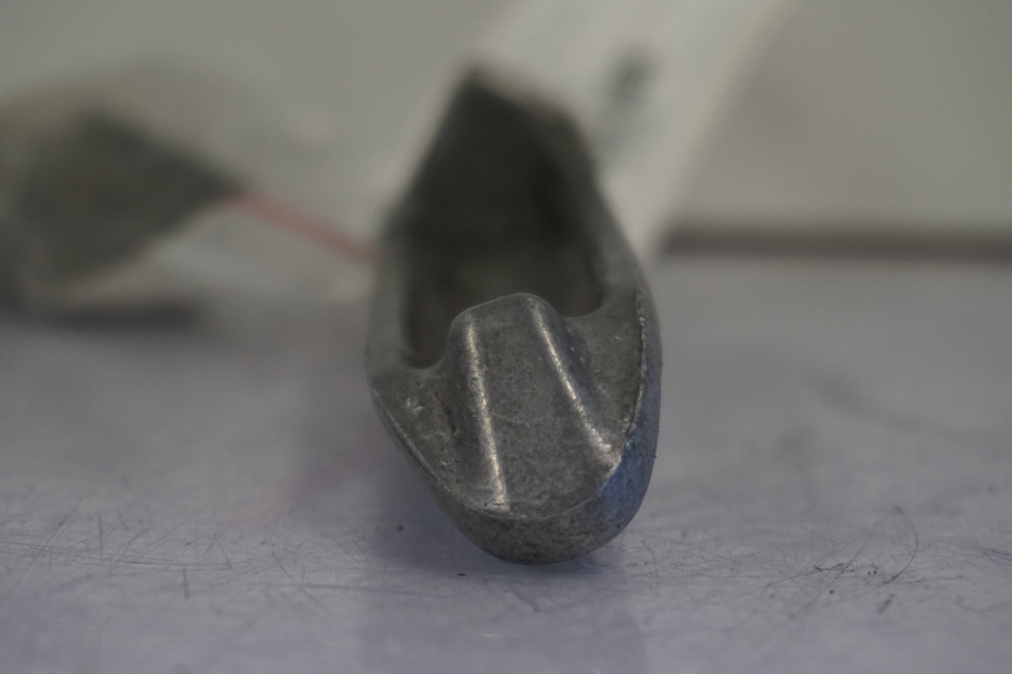 Snett uppifrån på Fotpinne från en Kawasaki ZXR 750 -1993 motorcykel.