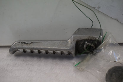 Vänster sida på Fotpinne från en Kawasaki Z 750 -2008 motorcykel.