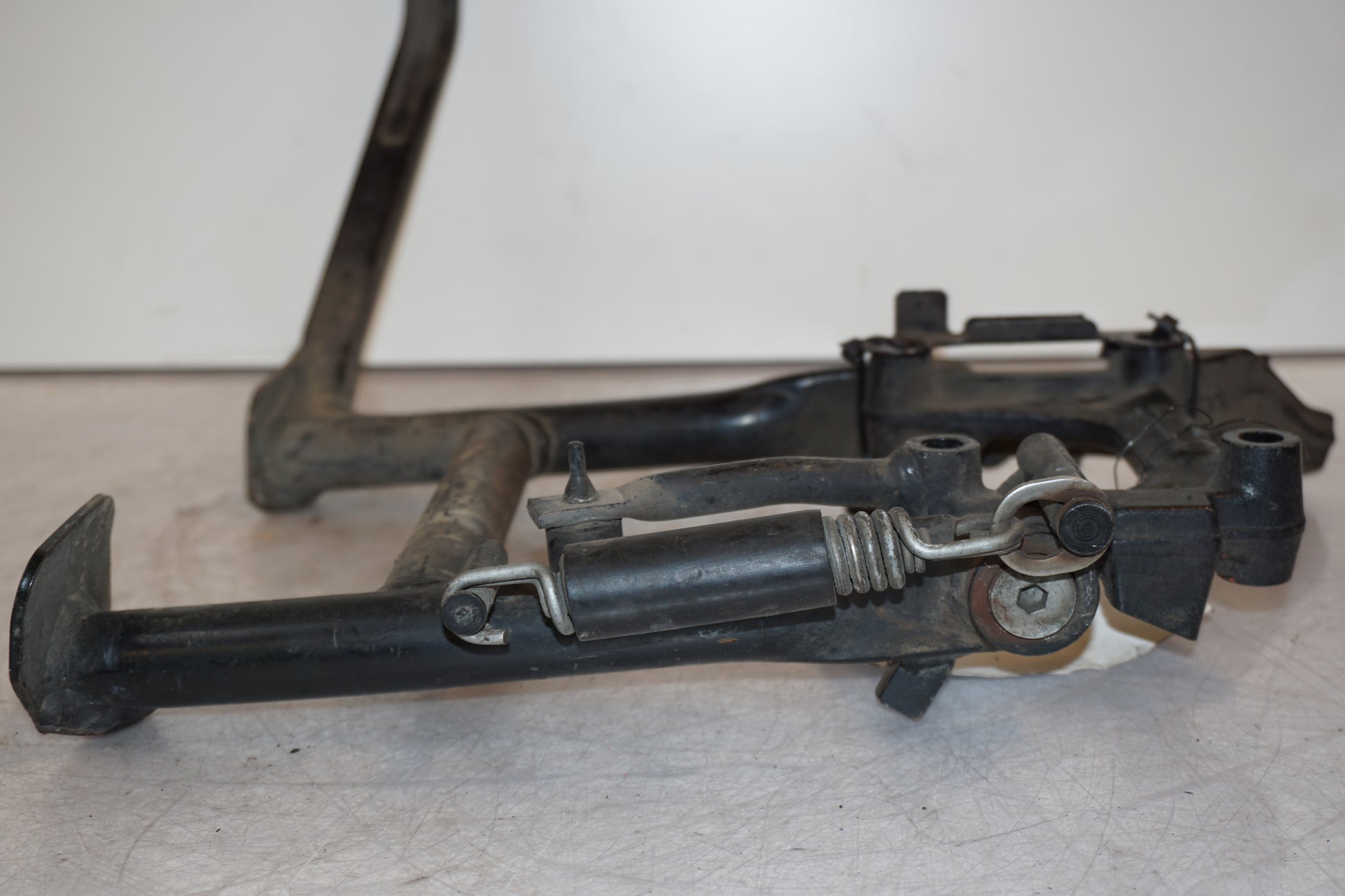 Extrabild3 på Centralstöd från en BMW K 1200 RS -1998 motorcykel.