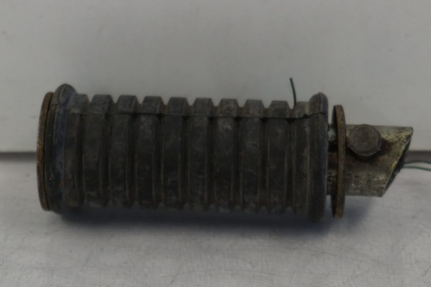 Baksidan på Fotpinne från en Kawasaki KDX 125 -1991 motorcykel.