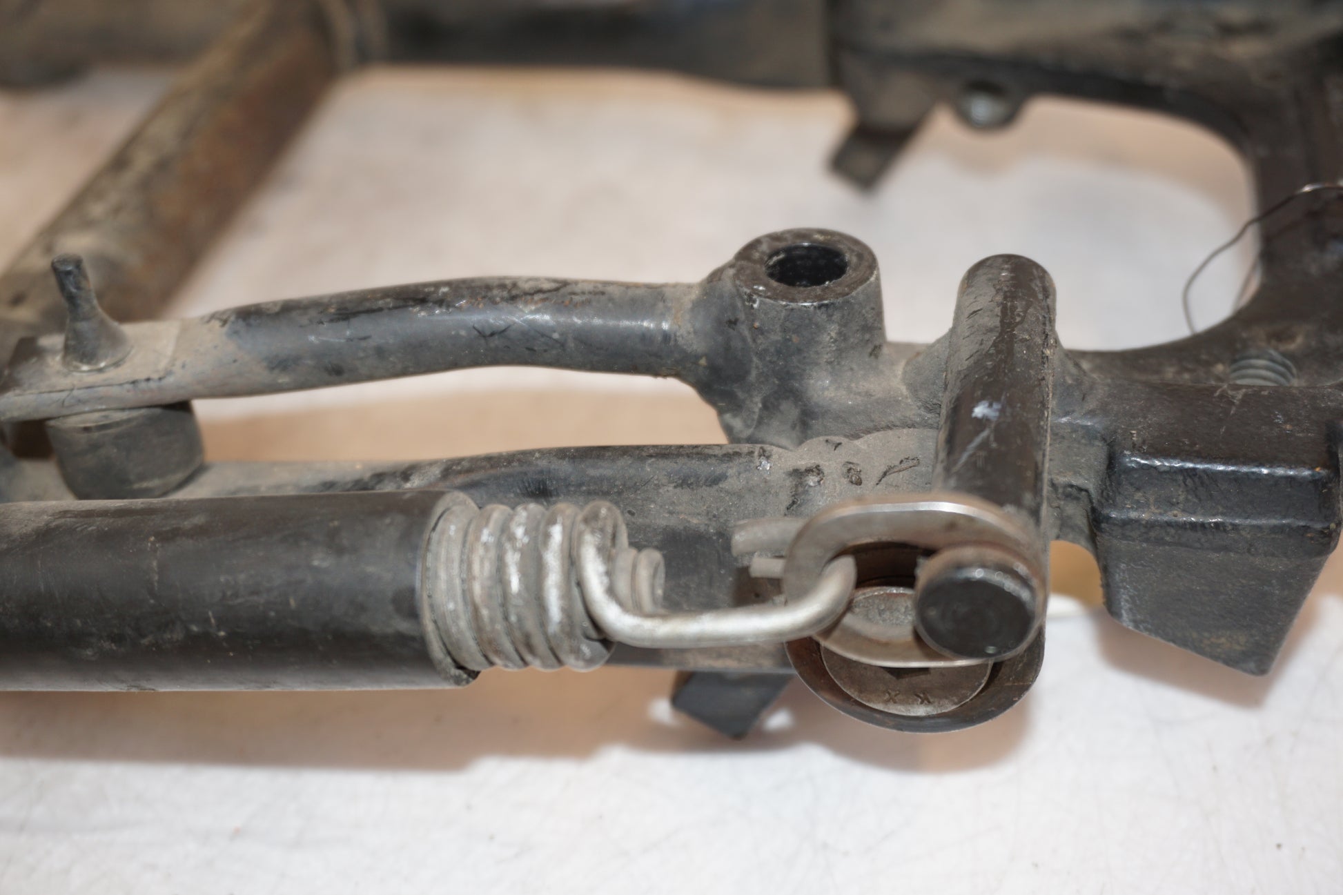 Extrabild4 på Centralstöd från en BMW K 1200 RS -1998 motorcykel.