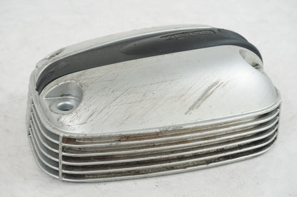 Baksidan på Ventilkåpa från en BMW R 1150 RT -2001 motorcykel.