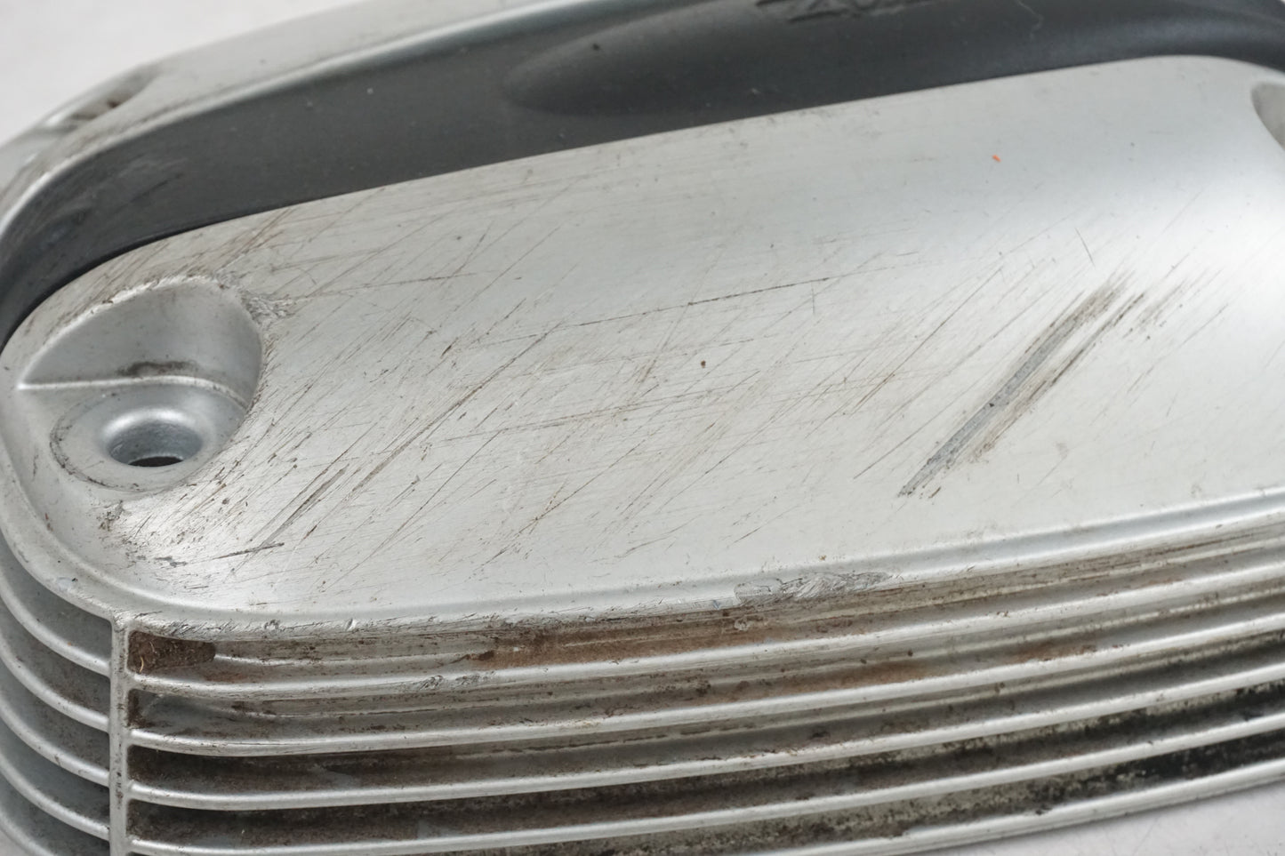 Höger sida på Ventilkåpa från en BMW R 1150 RT -2001 motorcykel.