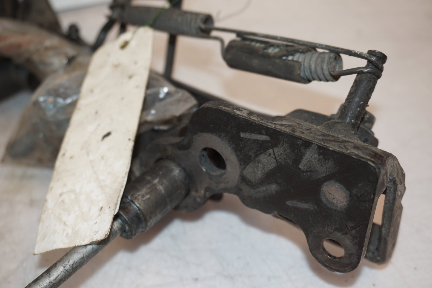 Snett nerifrån på Centralstöd från en BMW R 1100 RT -1997 motorcykel.