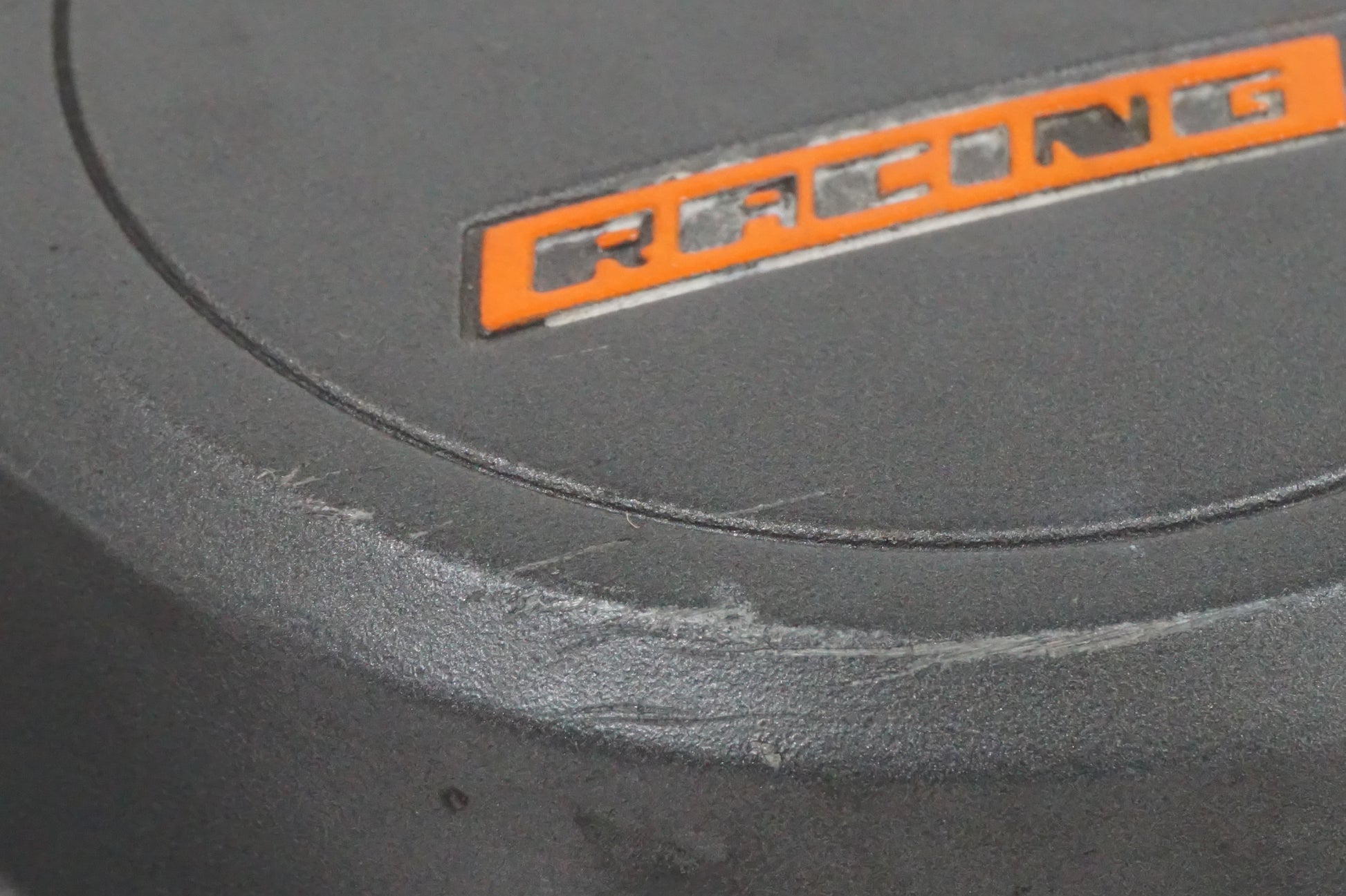 Höger sida på Motorkåpa från en KTM 125 Duke -2012 motorcykel.