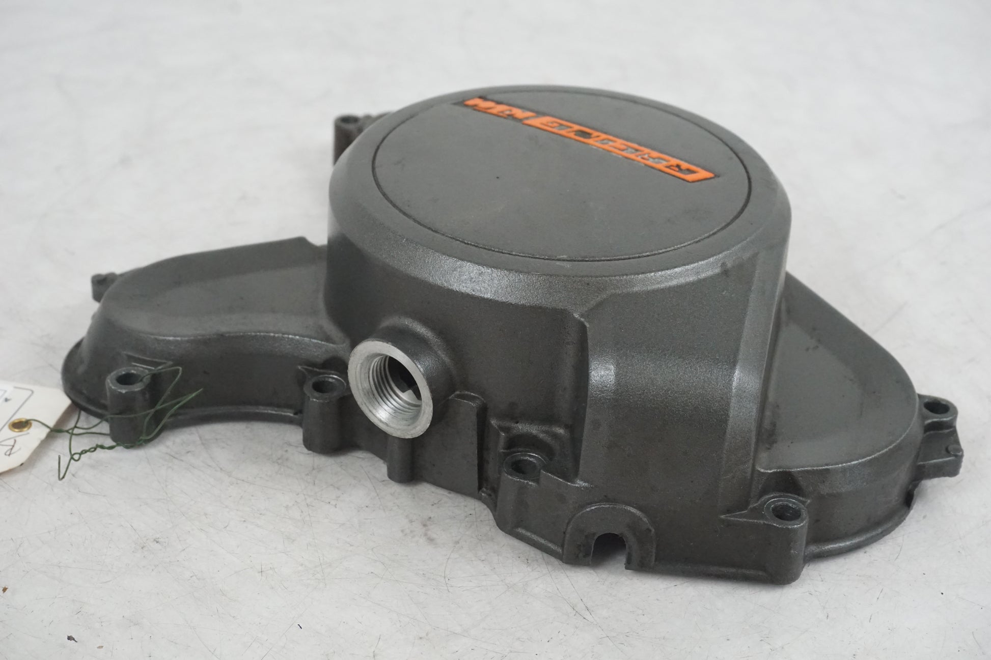 Vänster sida på Motorkåpa från en KTM 125 Duke -2012 motorcykel.