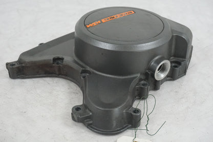 Snett uppifrån på Motorkåpa från en KTM 125 Duke -2012 motorcykel.