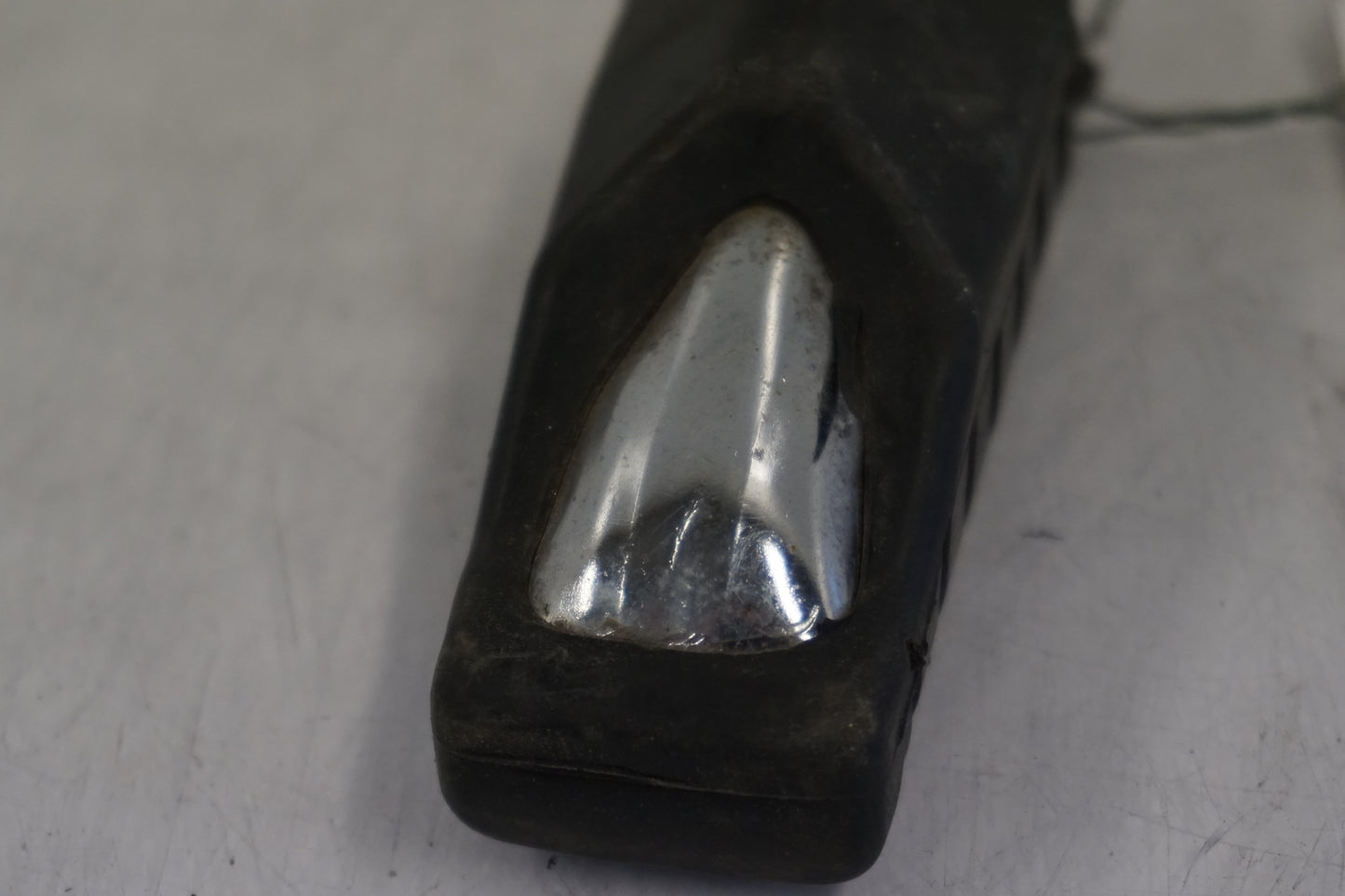 Snett uppifrån på Fotpinne från en Kawasaki KLX 650 -1993 motorcykel.