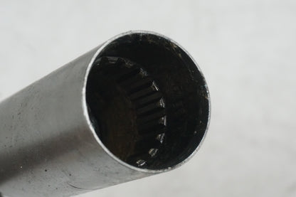 Baksidan på Kardanaxel från en Suzuki VZ 1600 -2005 motorcykel.