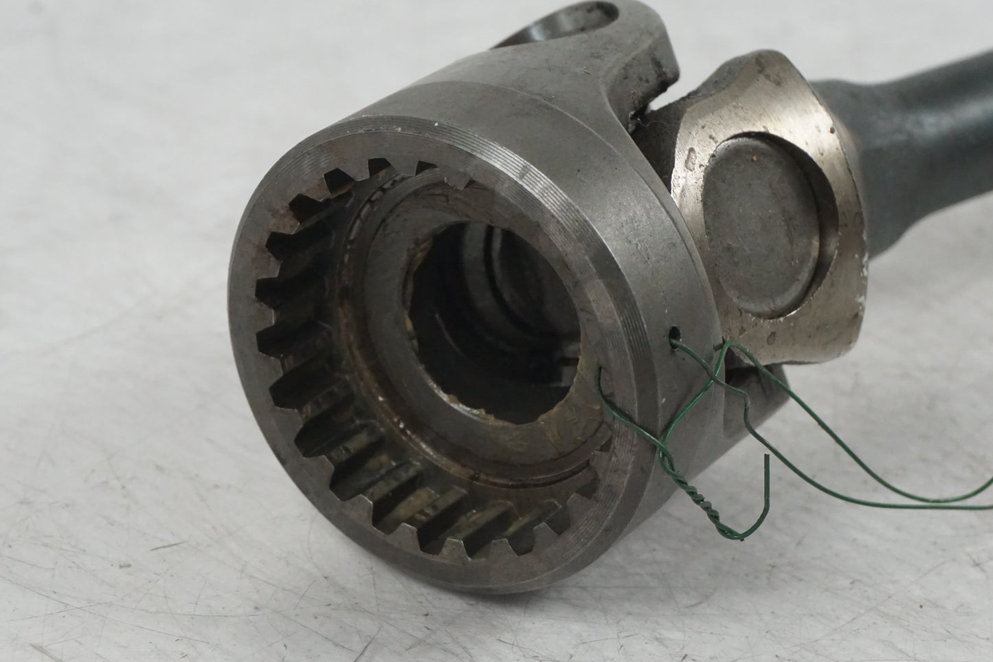 Höger sida på Kardanaxel från en Suzuki VZ 1600 -2005 motorcykel.