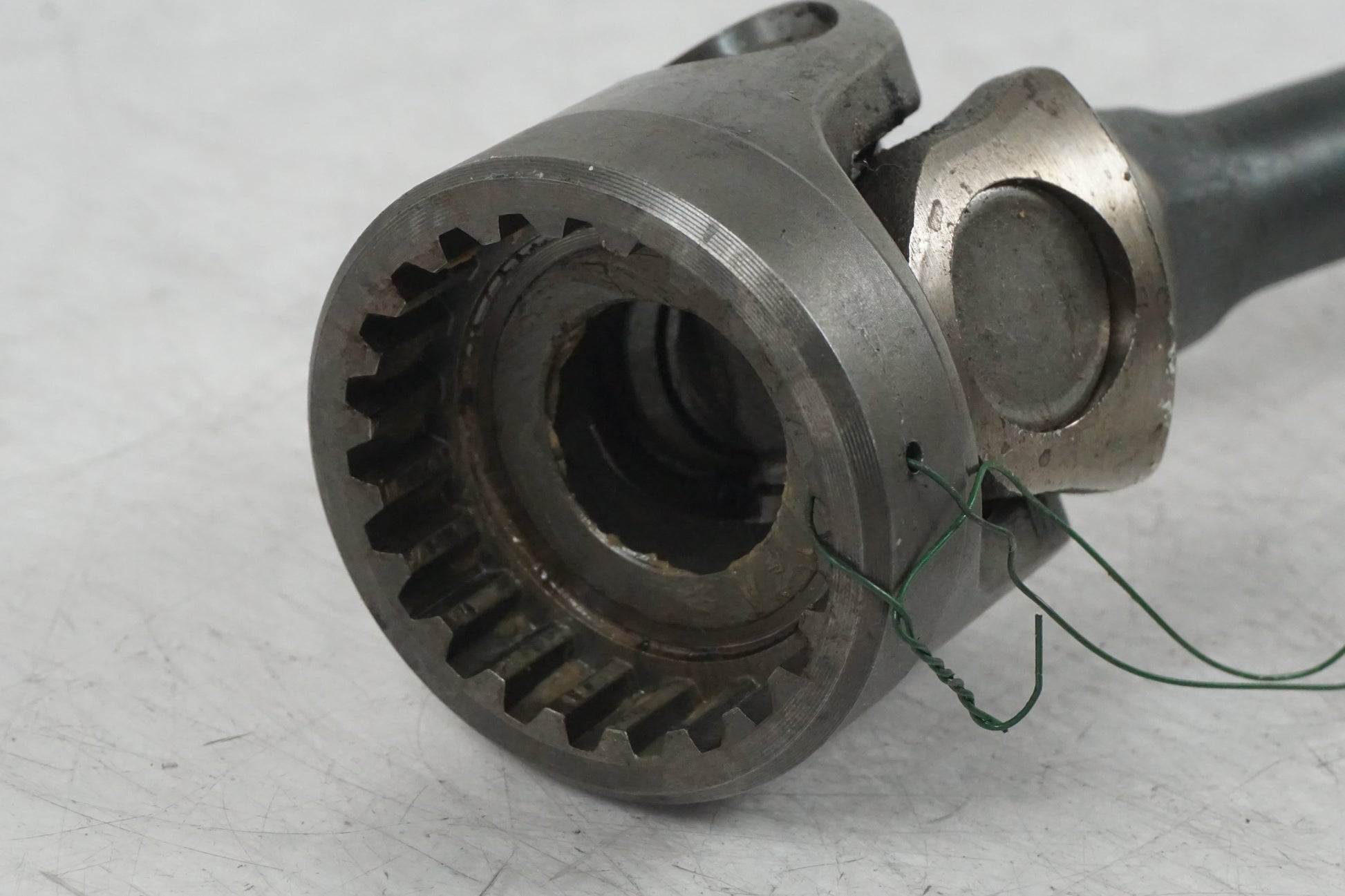 Höger sida på Kardanaxel från en Suzuki VZ 1600 -2005 motorcykel.